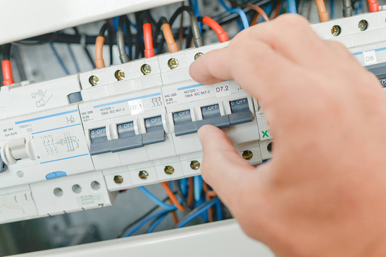 Elektro­installation bei Elektro Bischof OHG in Hörselberg-Hainich